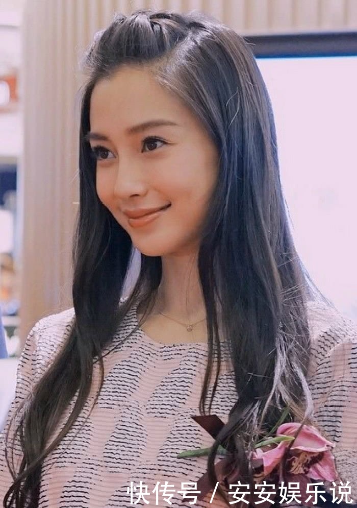 杨颖拍戏带着儿子,小海绵走路的样子,网友太有