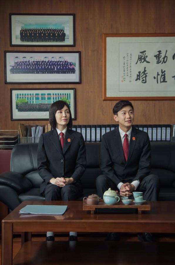 以一己之力扛起剧中的所有感情线！吕佳容凭《执行利剑》再次走红