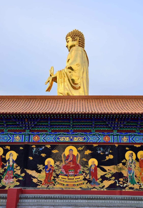 西域第一大铜立贴金佛,总投资950万元,用铜量98吨历时2年