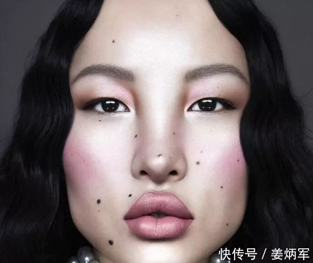 藏族女孩惊艳时装周,高级脸凭什么这么受欢迎
