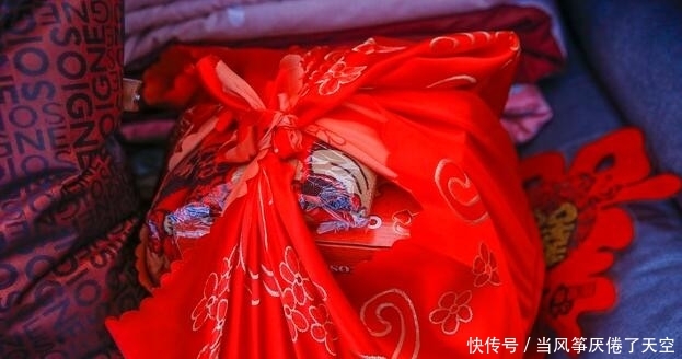 婚礼上新儿媳迟迟不喊婆婆妈,台下一片喧哗声,婆婆:闺女这是一万块! 葡京真人棋牌
