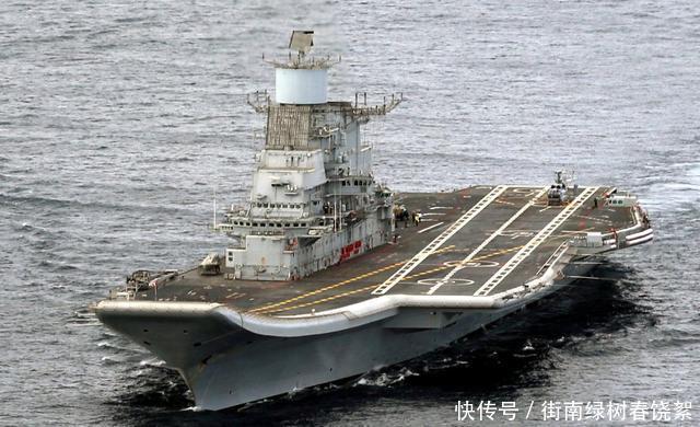 刚进港就出事,印度唯一航母突然起火,少校组织