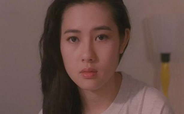 17岁出道,蜜桃成熟时一炮而红,而今搭档胡歌、