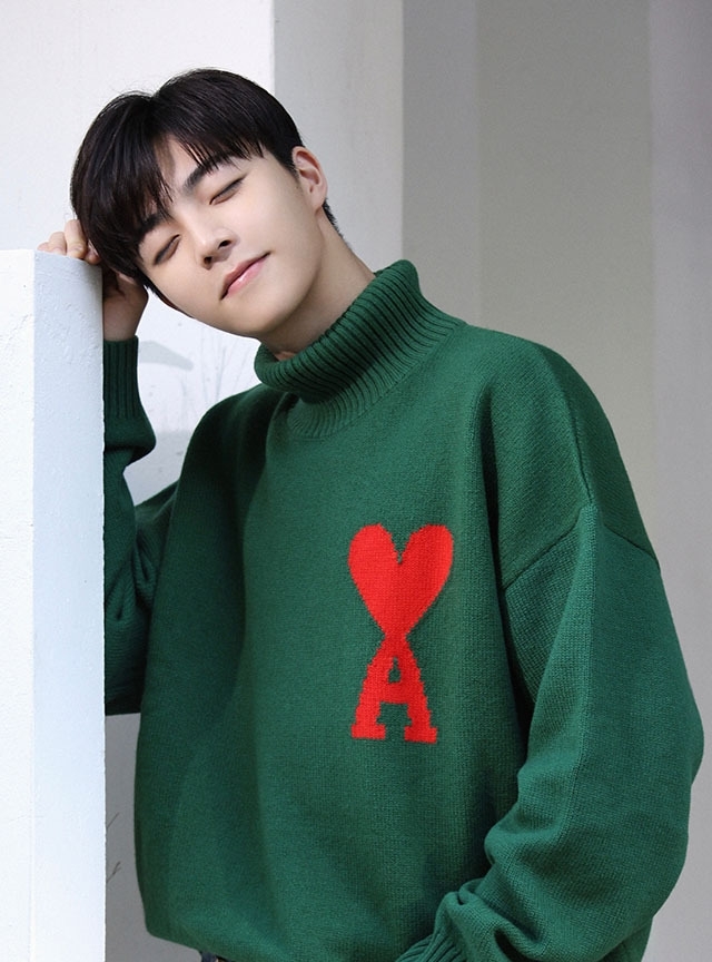 陈立农新年第一飞帅气亮相,农农献唱《幕后之