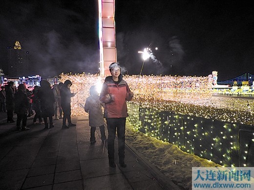 炫 \＂繁星\＂耀星海 赏灯年味浓