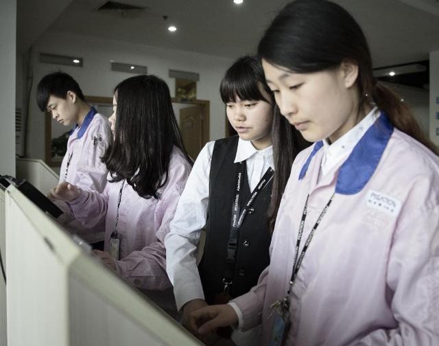 实拍:上海最赚钱的手机生产厂,占地90个足球场