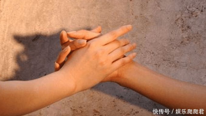 男女偷情声音太大被抓,现场收获8张纸巾吃完水果擦嘴巴用的 波音bbin
