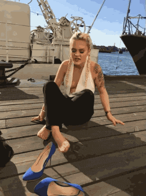 爆笑gif: 还有这种操作,妹子的小脸原来是假的