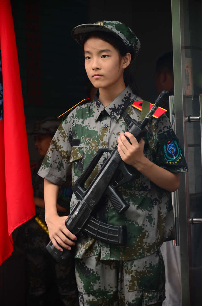中国少年特种兵女兵更有风彩