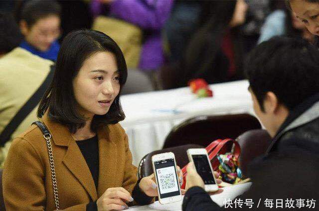 男大学生回老家相亲,遭媒婆嫌弃,女子的一番话