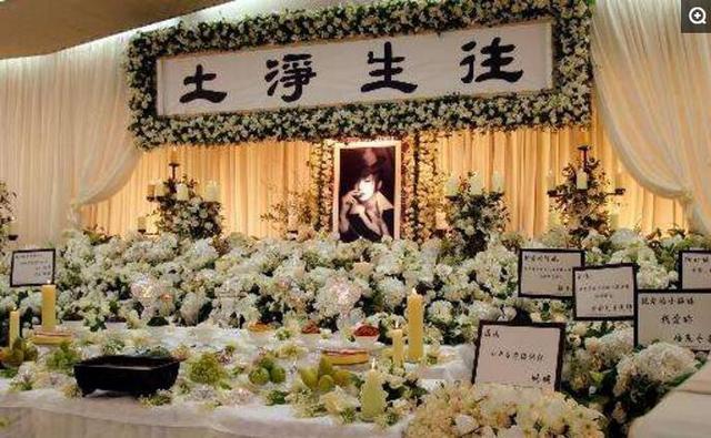 梅艳芳葬礼扶棺的是谁图片