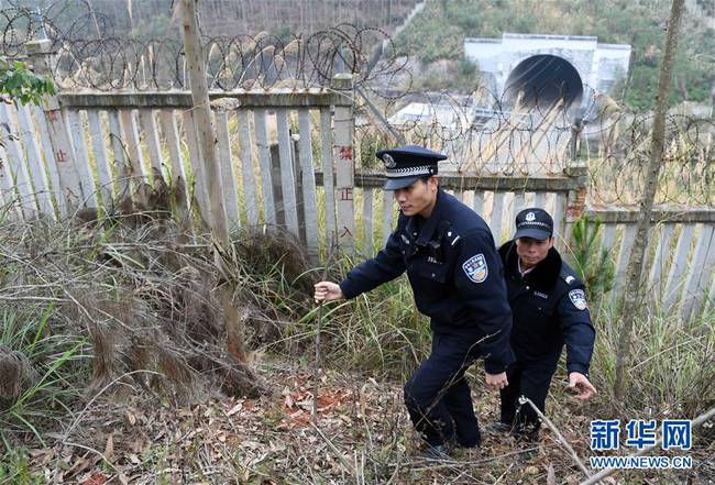 深山铁路守隧人