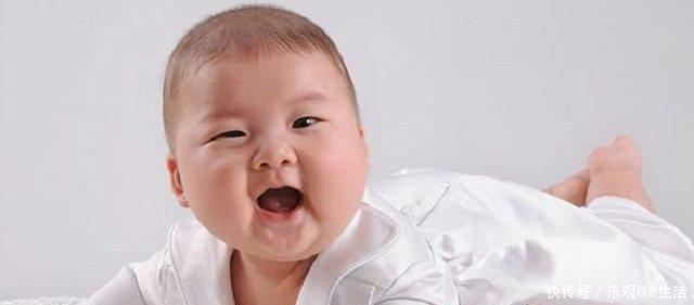 原来宝宝翻身、走路比别人晚是因为太胖,控制