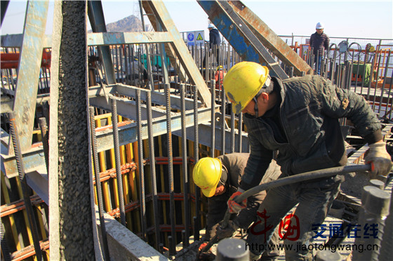 过年啦,镇江长江大桥4号主塔长高6米!