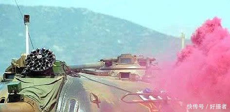 军演中的坦克之类的武器为什么会冒红烟 冒了