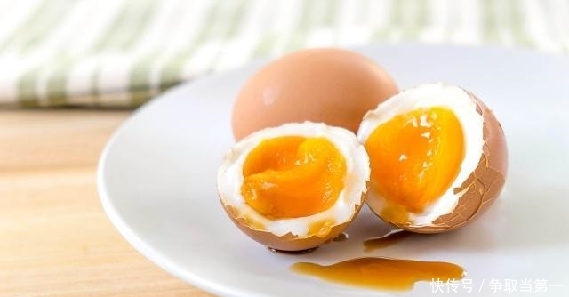 其实很多人在早晨都吃错了鸡蛋,这2个危害还是