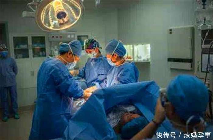 52岁产妇剖腹产生双胞胎, 麻药失效也不哭喊,