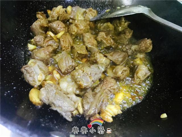 把牛肉这样做,大人小孩都喜欢吃,大年做一盘,最先被光盘