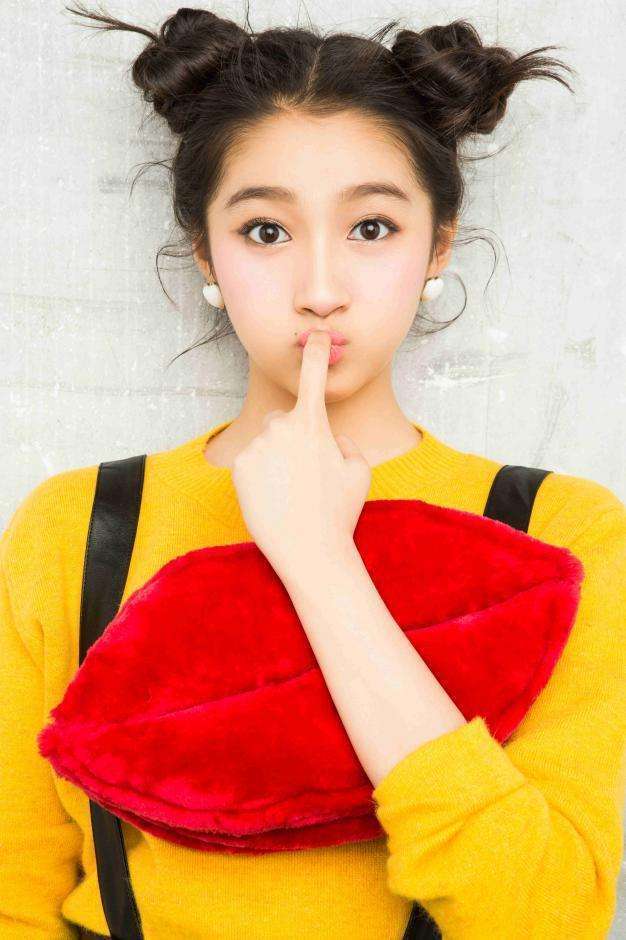 王俊凯18岁生日过到外太空, 关晓彤刘昊然的生