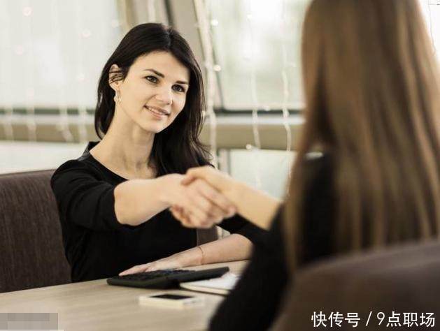 面试官:如何把这张白纸500元卖给我?应聘者神回复,当场被录用