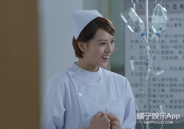 张瑶瑶是古灵精怪又爱惹麻烦的护士,梨涡有点好看