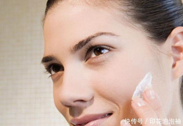 化妆卡粉、起皮怎么解决,这几个化妆小技巧,还你一个精致妆容 澳门皇冠线上注册