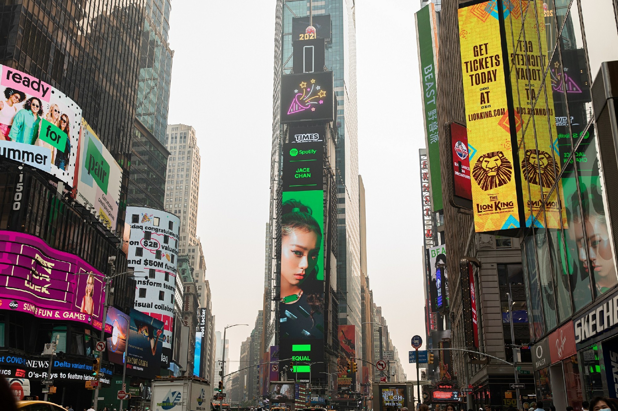 Jace陈凯咏首张专辑获白金认证 登纽约时代广场受全球瞩目