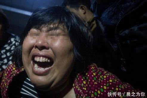 女儿笑着出嫁躺着被送回来,我跑她婆家讨公道,一进门我掉头就跑