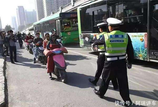 交警提醒电动自行车驾驶证来了未来需参加考试