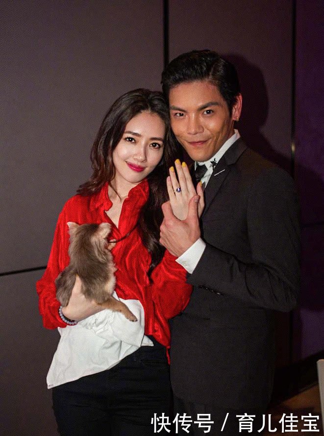 向太晒儿子向佐求婚郭碧婷现场照,恨不得马上