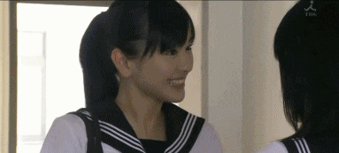 搞笑gif: 当明星很危险, 遇到疯狂的粉丝真的伤不起!