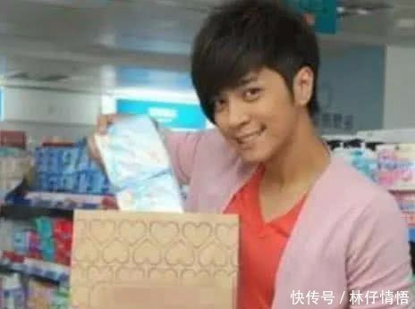 都是代言卫生巾,迪丽热巴和关晓彤画风和谐,当