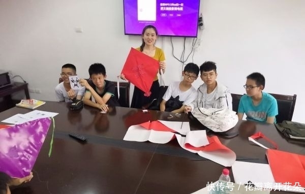 英语课上学剪纸、画脸谱、秀书法,这位美女教师用英语传播中国文化 pp电子游戏试玩