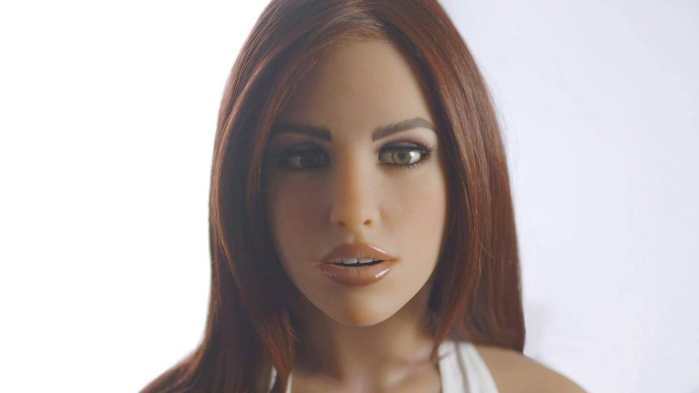 仿真美女机器人越来越逼真, 功能越发强大, 引发