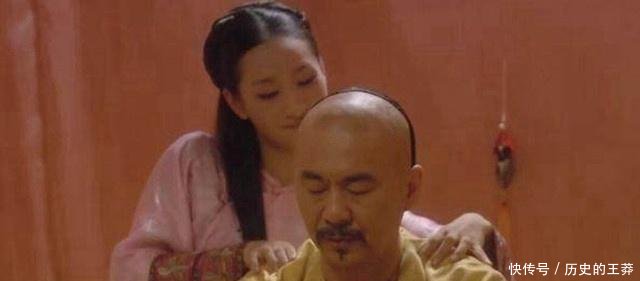 安陵容挺着大肚子时,雍正为何要故意拍一下后