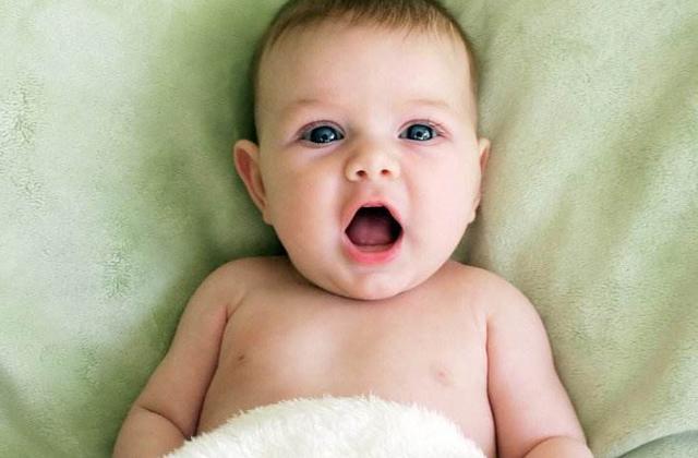 新生儿打嗝、吐奶,宝妈们要注意,别让宝宝因为