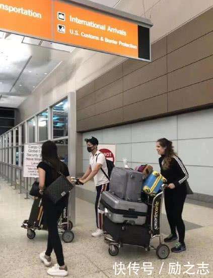 路人美国机场偶遇李晨范冰冰, 疑似好事将近?