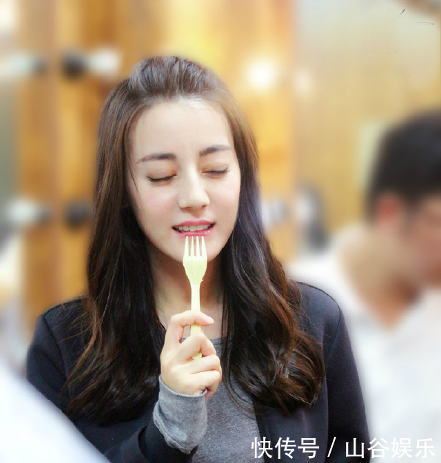 迪丽热巴不过情人节点中国赞送新春祝福,纤细