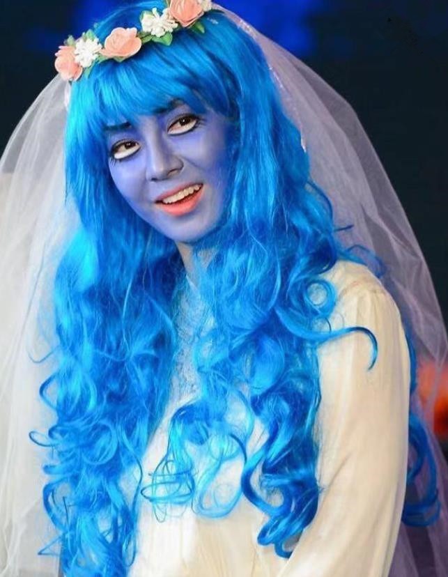 宋智孝37岁,周子瑜19岁,两人同样扮演僵尸新娘