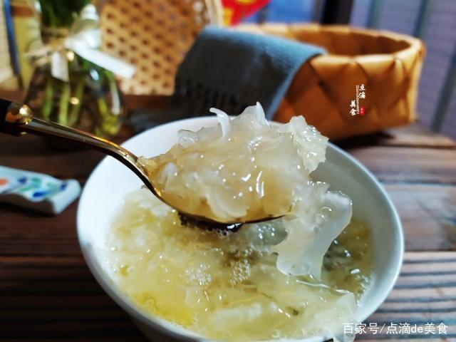 银耳莲子汤怎么做简单又营养 t01c8080de2d8d07f8e.jpg