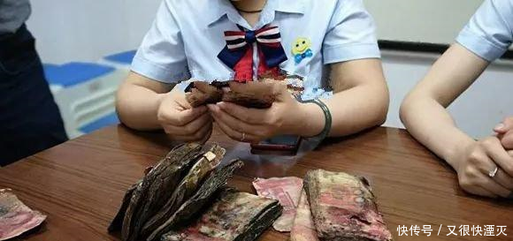 太悲催!男子10万现金藏橱柜,被水浸泡4年,去银行兑换时懵了! 第6张 太悲催!男子10万现金藏橱柜,被水浸泡4年,去银行兑换时懵了!-家居窝