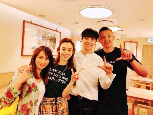 和明星合影可以发朋友圈吗 t01c87d99f7441fc647.jpg?size=640x480