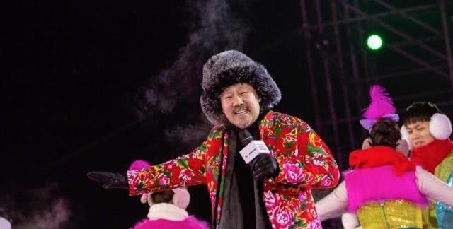 汪峰在跨年演唱会冒烟上热搜,网友:这个梗我