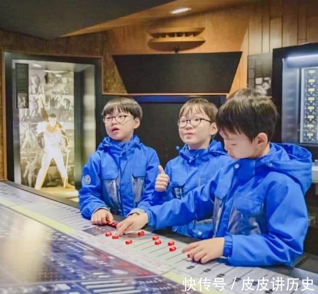 宋家三胞胎表情失落,男人民国果然长变了,网近照包图片很的流出表情图片