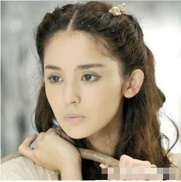 迪丽热巴的脸还能撑几年？她的水平在新疆根本不能算美女！