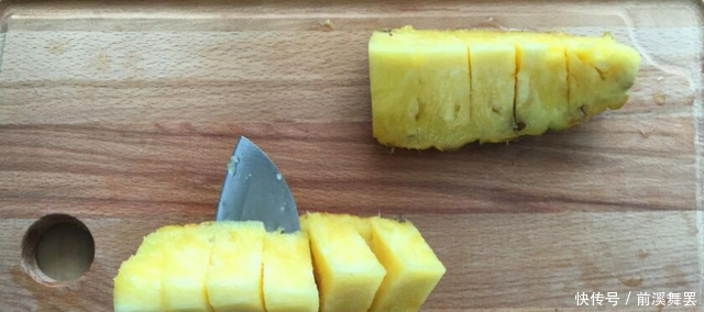 菠萝皮去着麻烦这样吃就简单了。