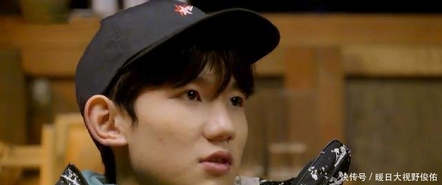 王源很懂杨超越,点明她爱哭的原因,现编的歌词