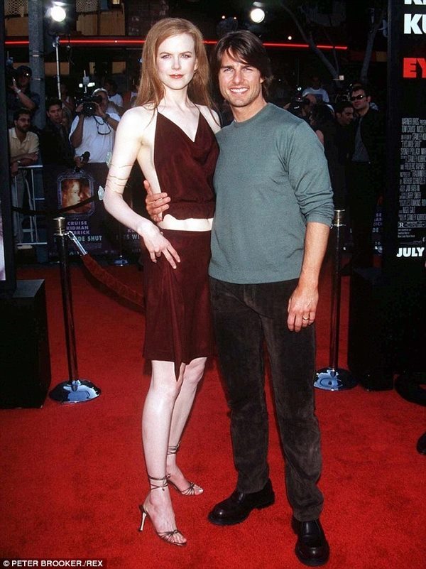 汤姆克鲁斯为什么要和妮可基德曼离婚?