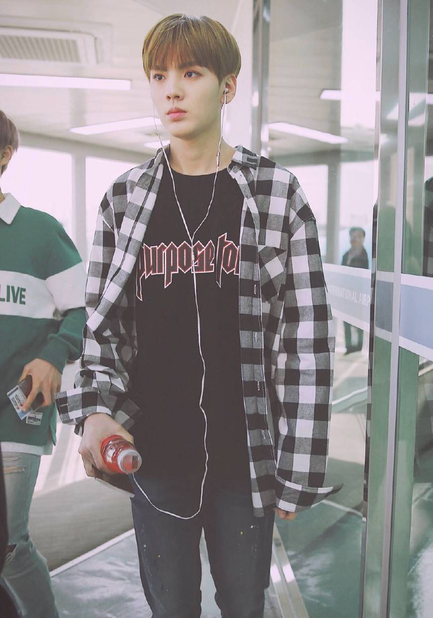 乐华七子毕雯珺,长相酷似吴亦凡,网友呼吁赶紧