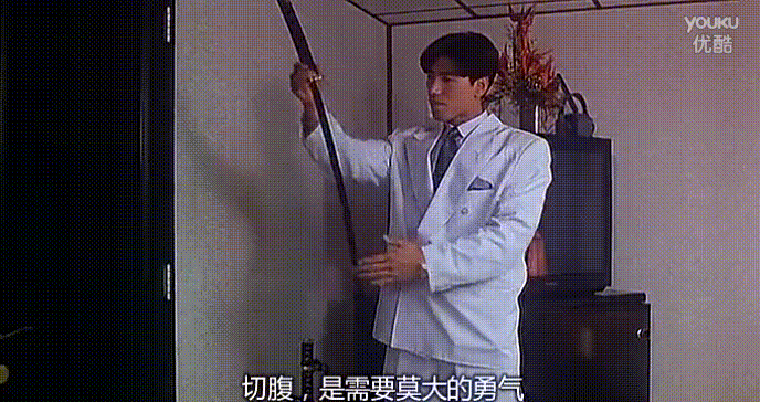 姑娘别笑了,你闺蜜已经生气了!这是谁家熊孩子,太坏了.